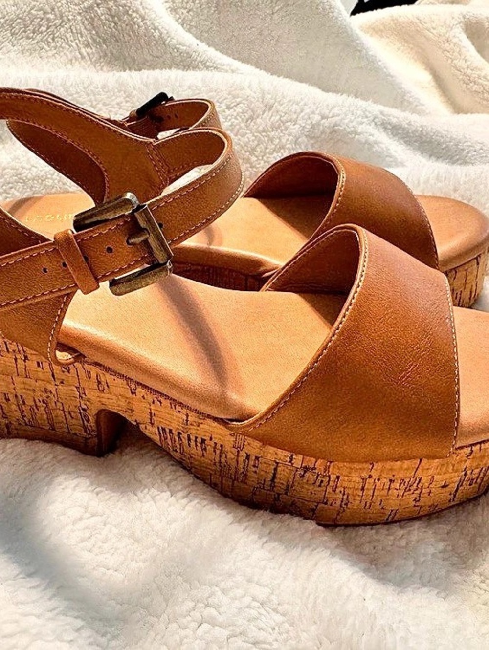 maurices CHOP OUT WEDGE Sandals in tan US 8M NWOT